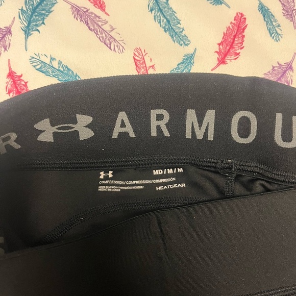 🌸Under Armour Black Leggings 3/4 - Picture 4 of 5